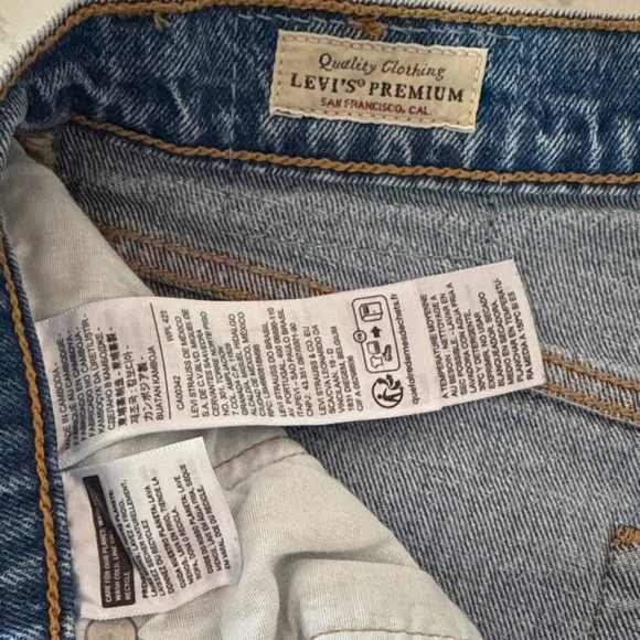 Levi's Women's Straight Leg Light Blue Denim Jeans - Picture 3 of 7